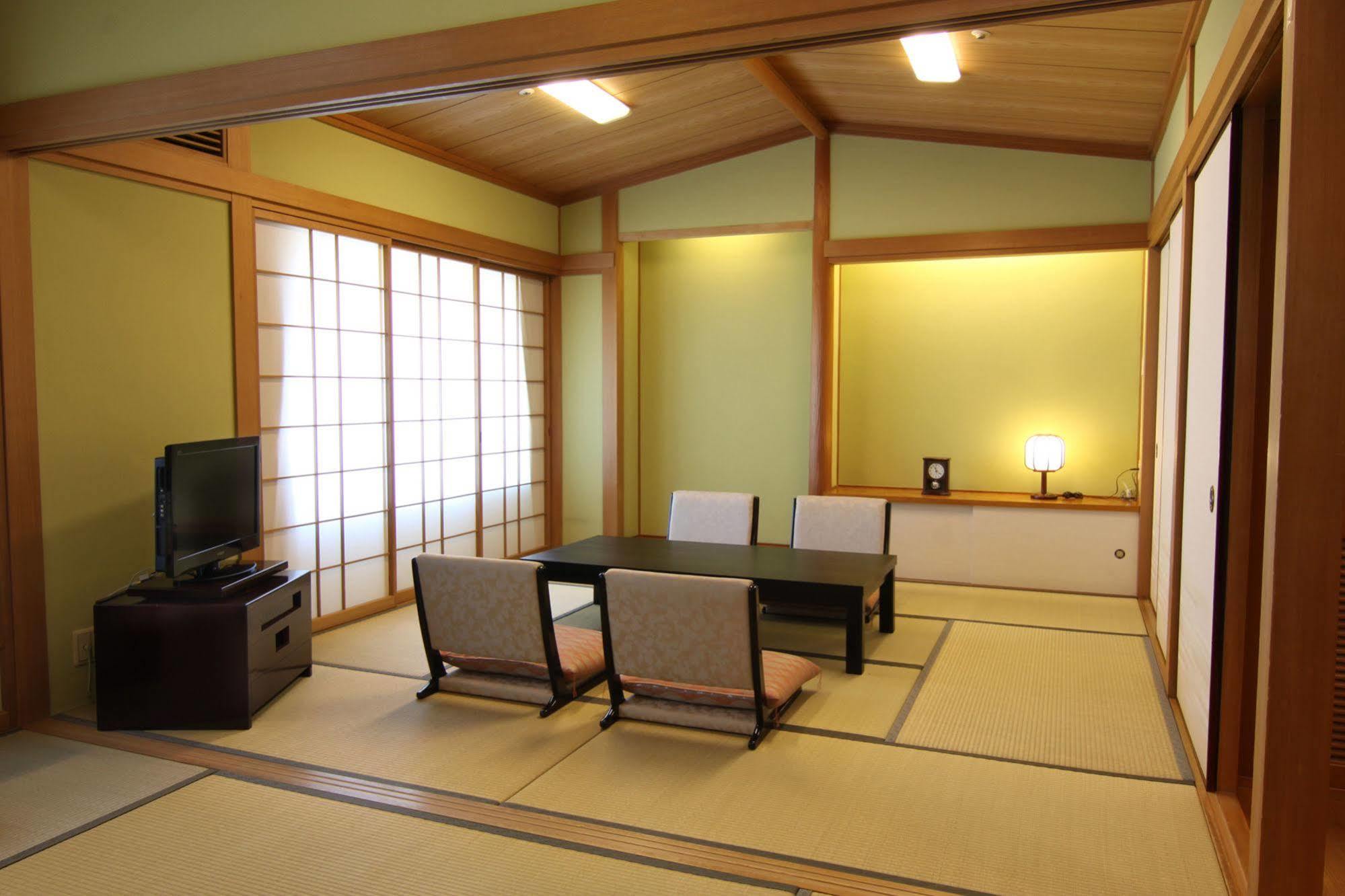 Hotel Tower Makuhari 4*